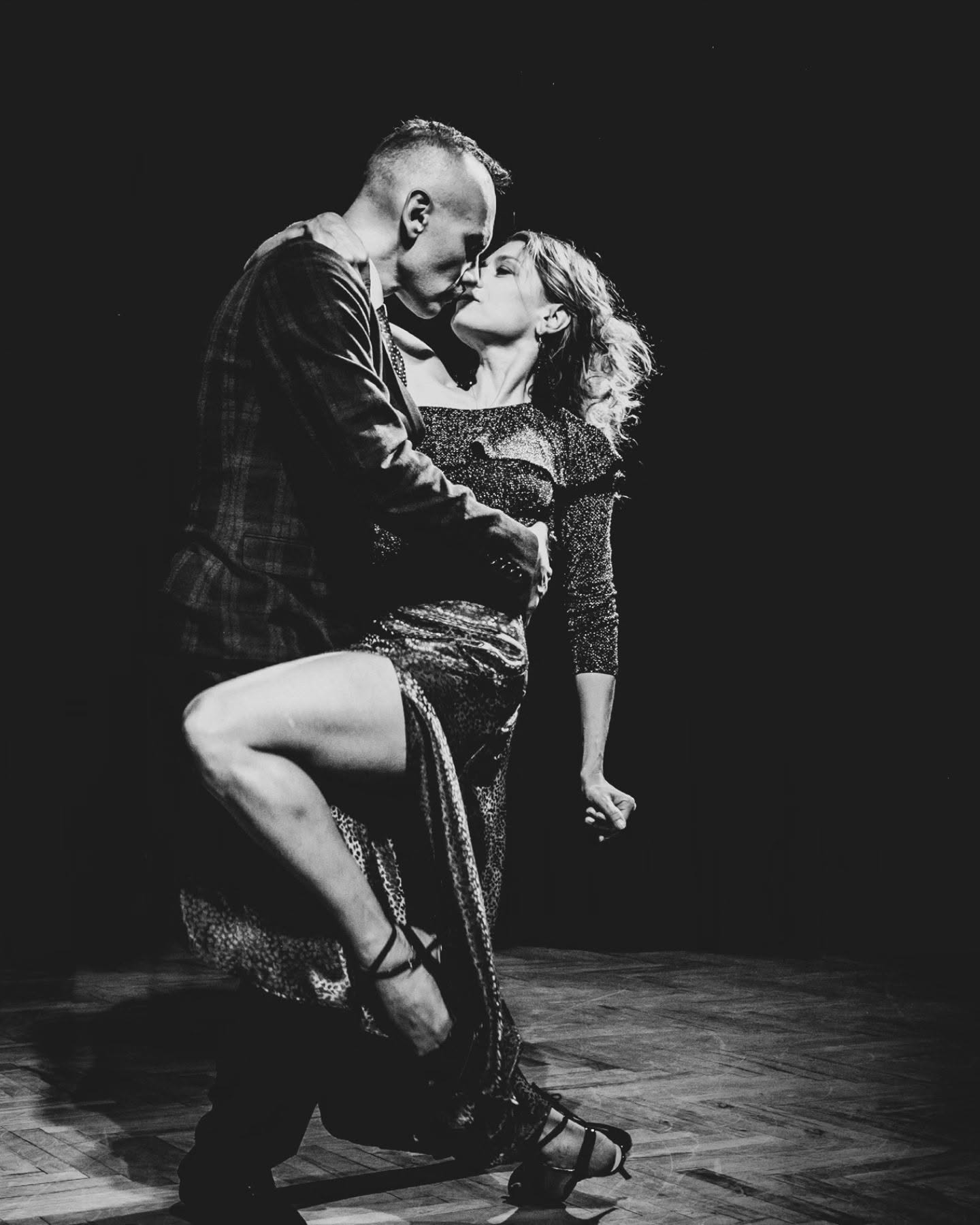 Ania i Marcin podczas scenicznej improwizacji tanga
